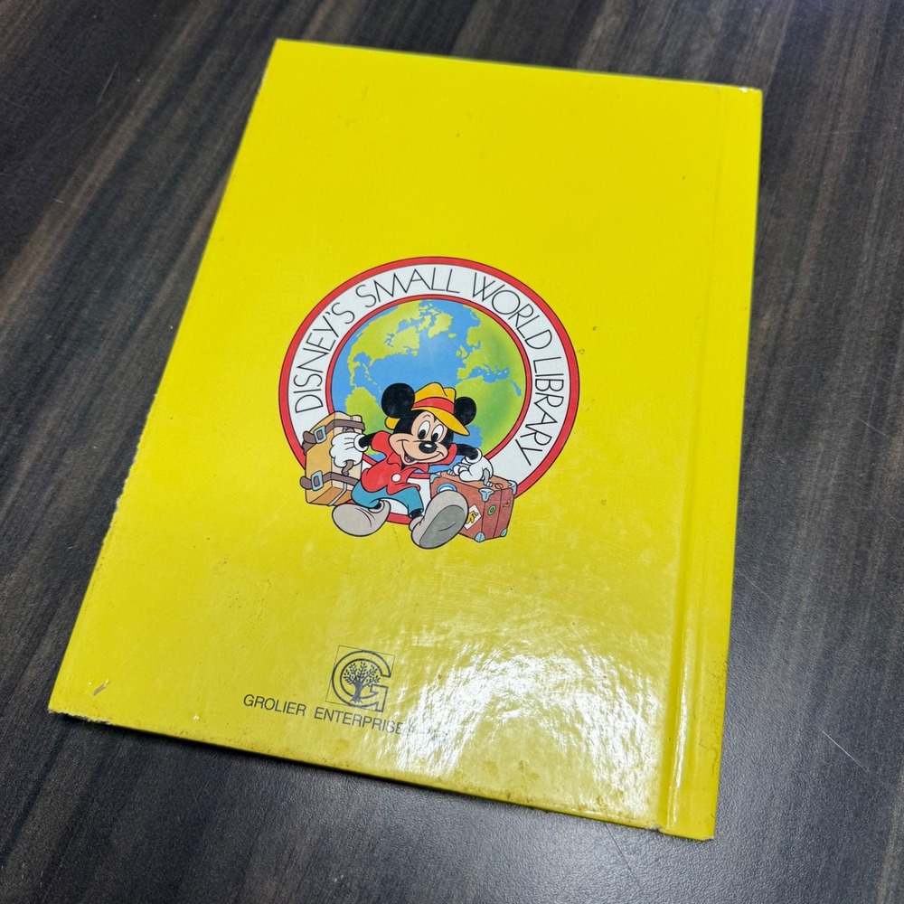 The Runaway Kite‎ Disney Small World Library An Adventure in Japan Goofy Mickey - Picture 5 of 5